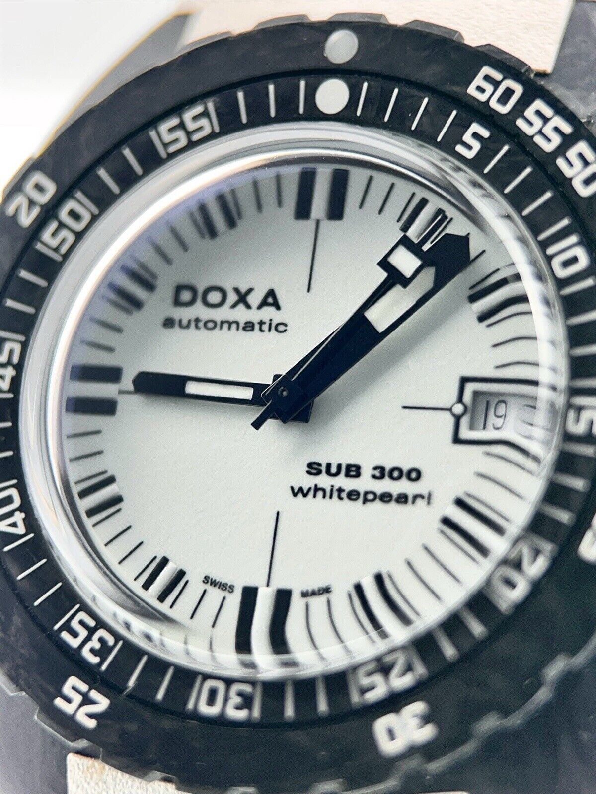 Doxa Sub 300 Whitepearl Carbon Fiber White Dial 42.5mm Automatic Men’s Watch