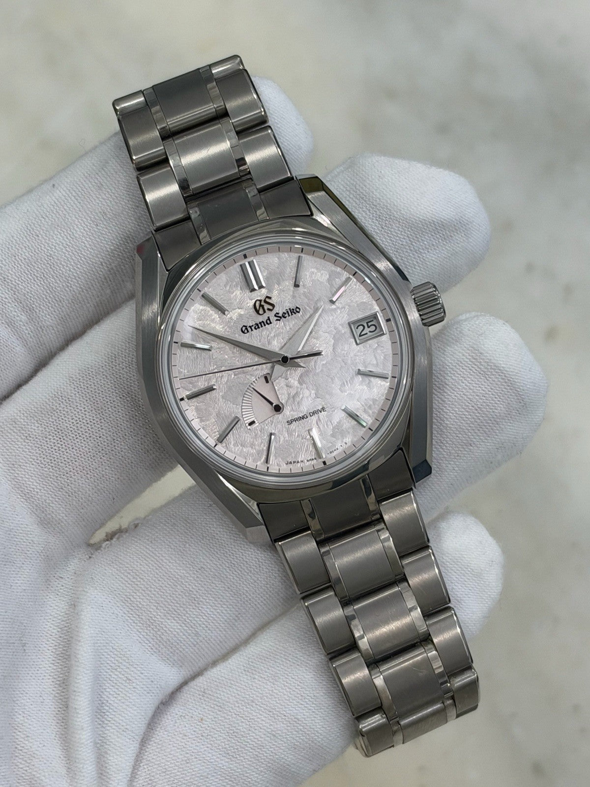 2021 Grand Seiko Heritage “Shunbun” Pink Dial Titanium 40mm Watch SBGA413