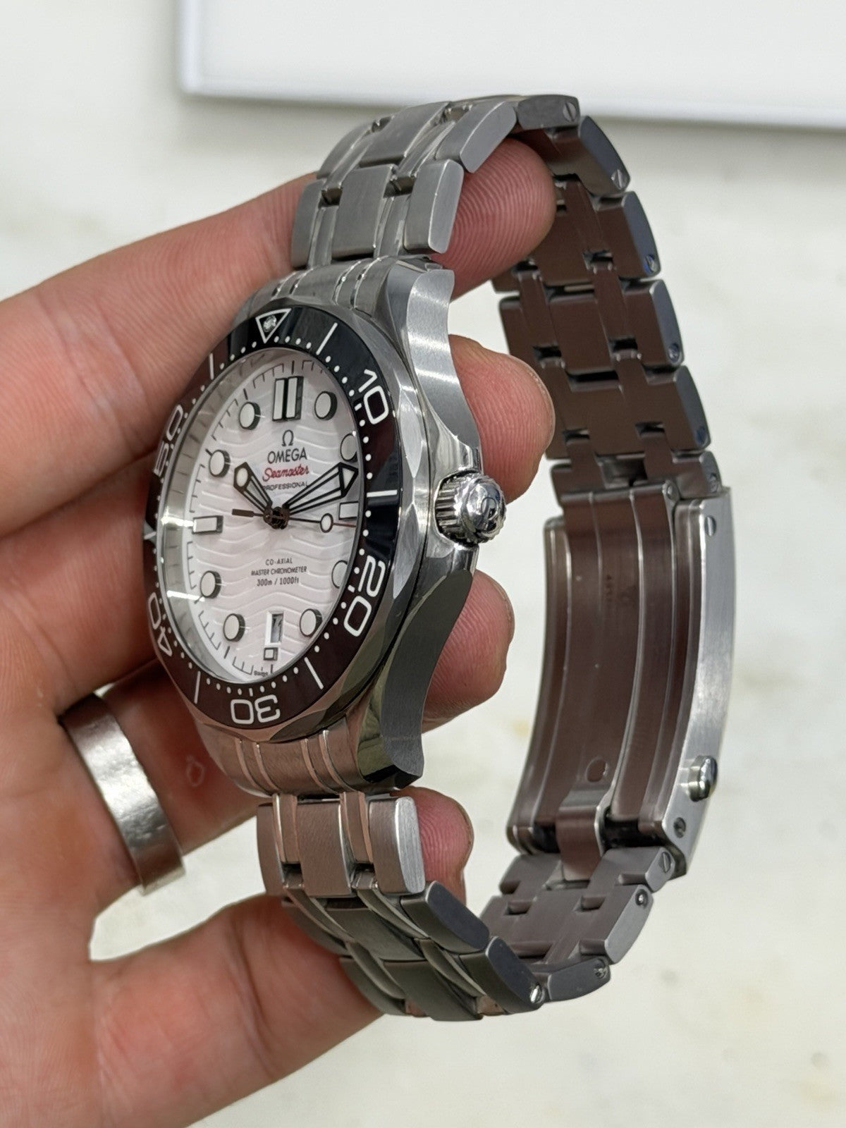 2022 Omega Seamaster Steel White Dial 42mm Auto Men's Watch 210.30.42.20.04.001