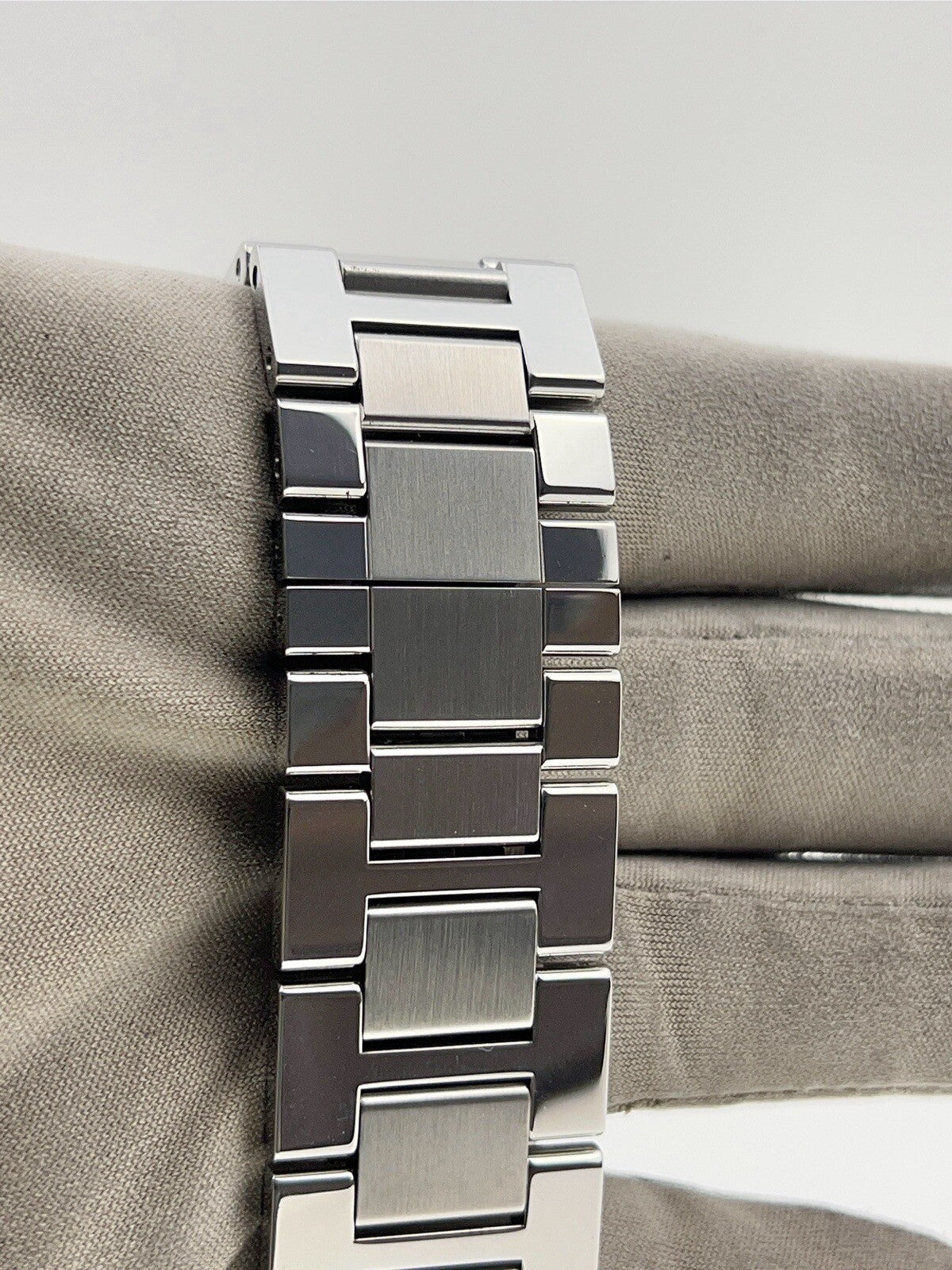 Cartier Tank Solo XL Stainless Steel 31mm Automatic Men’s Watch W5200028