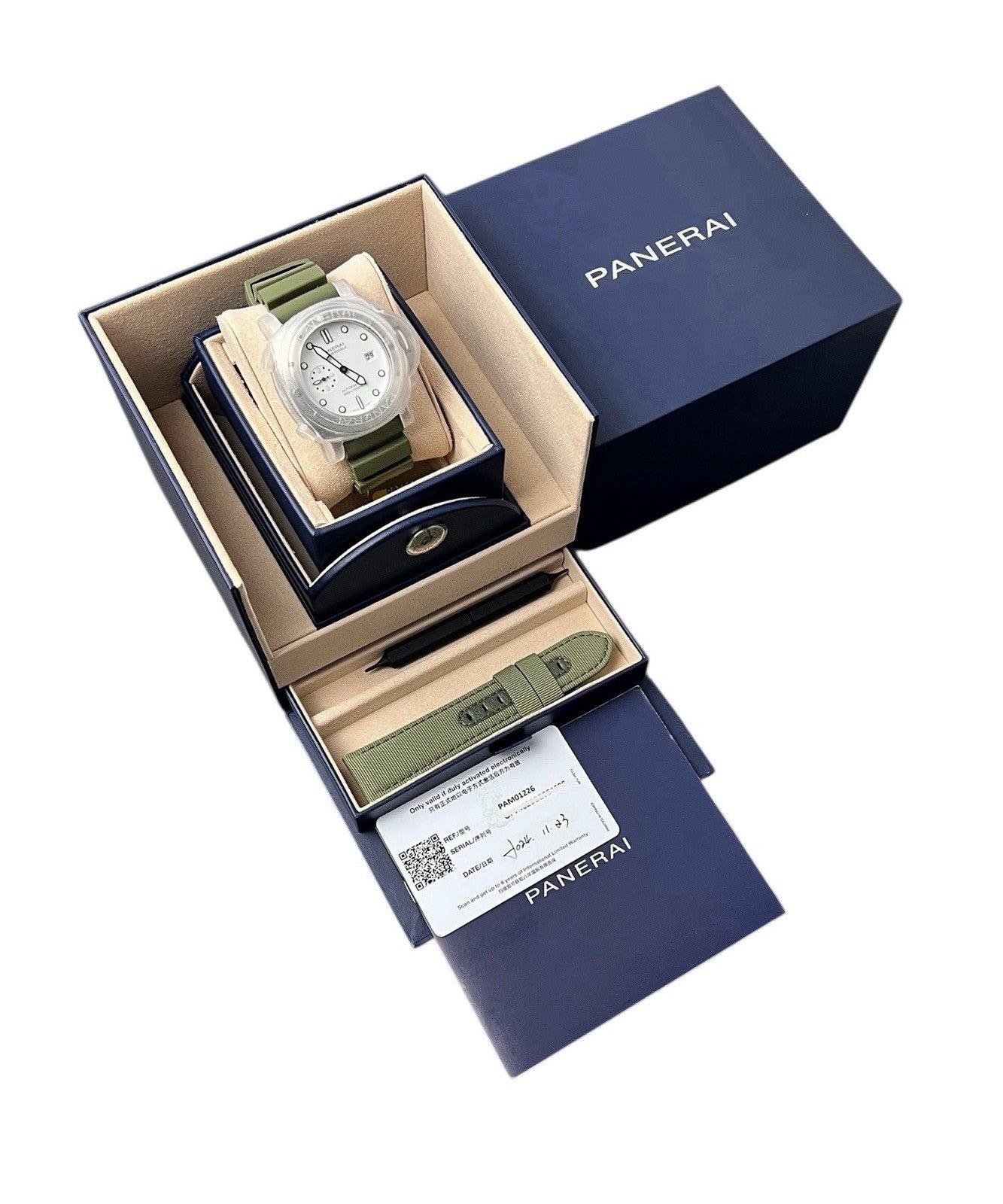 NEW Panerai Submersible QuarantaQuattro Steel White Dial 44mm Automatic PAM01226
