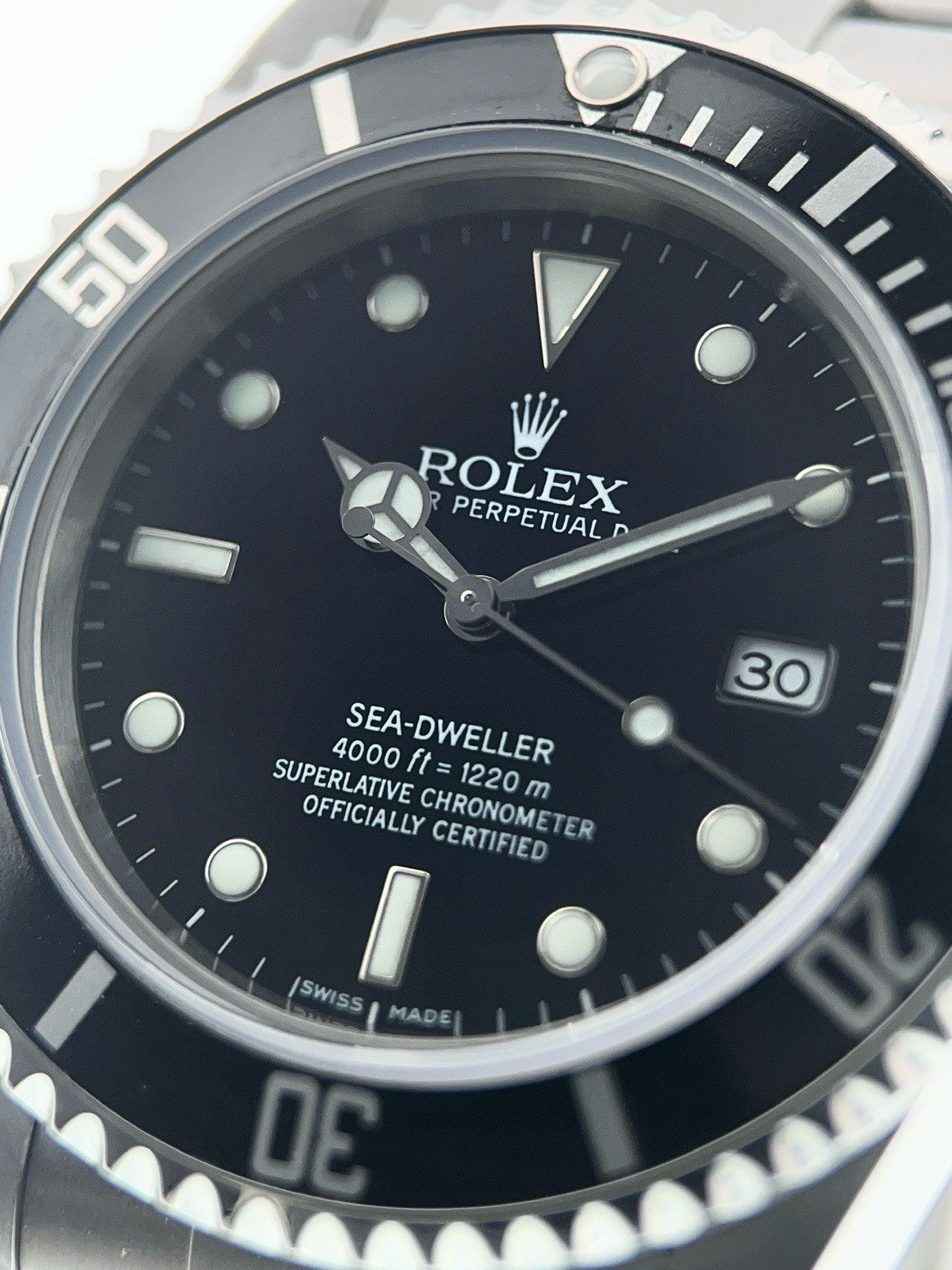 Rolex Sea-Dweller Stainless Steel Black Dial 40mm Automatic Mens Watch 16600T