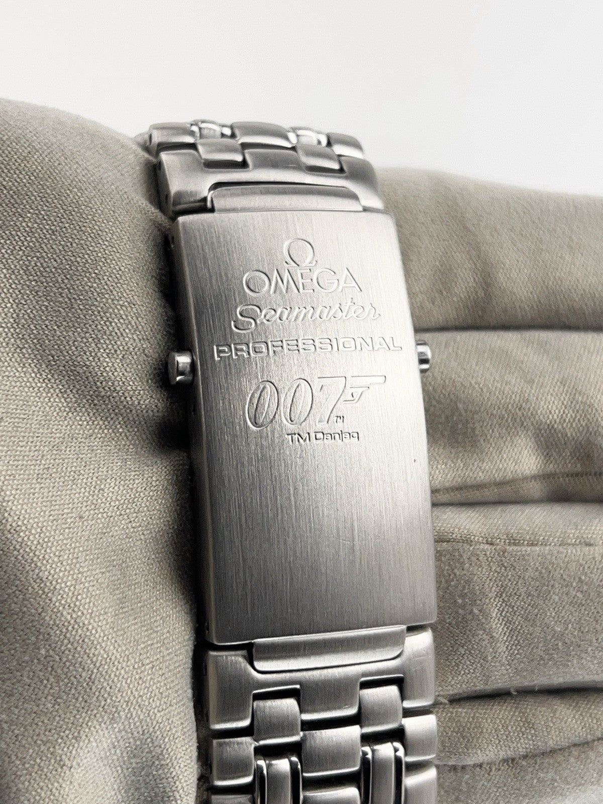 Omega Seamaster “James Bond” Stainless Steel Blue Dial 41mm Automatic 2226.80