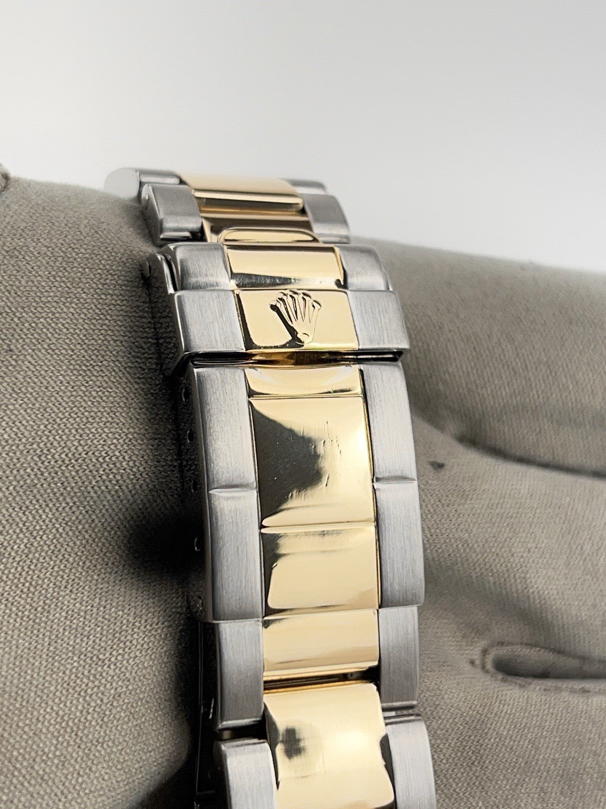 Rolex Yacht-Master 40mm Two Tone Blue Dial 18K Yellow Gold Steel Bracelet 16623
