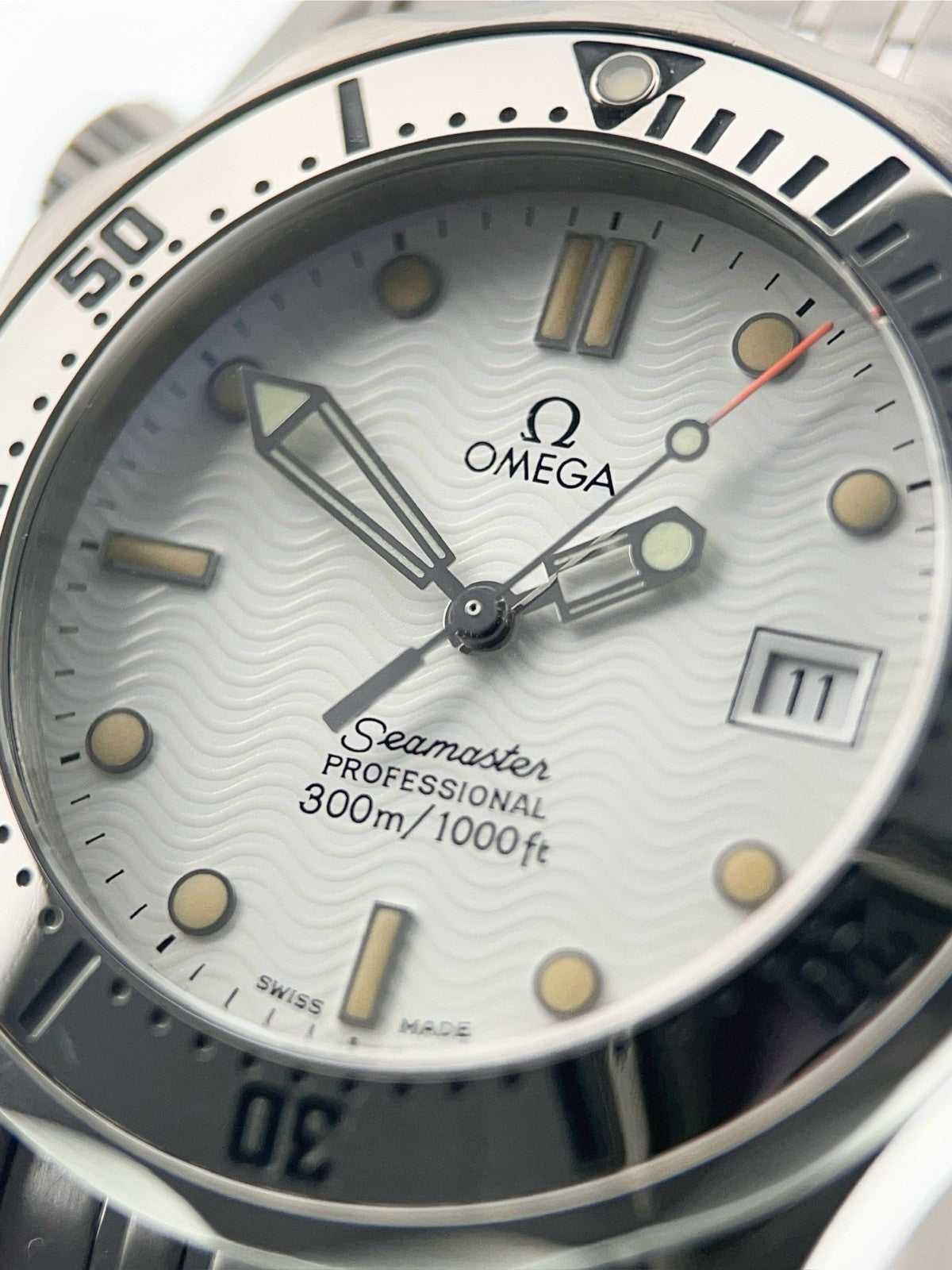 Omega Seamaster Stainless Steel White Dial 36mm Quartz Movement Watch 2562.20