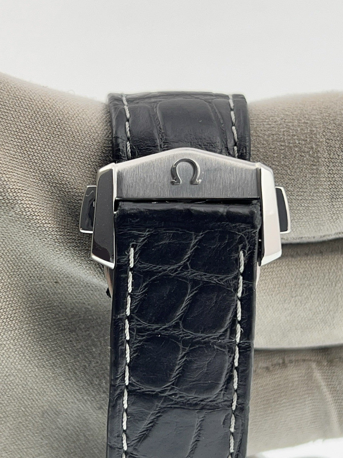 2017 Omega Speedmaster Moonphase Black 304.33.44.52.01.001 44.25mm Leather B&Ps