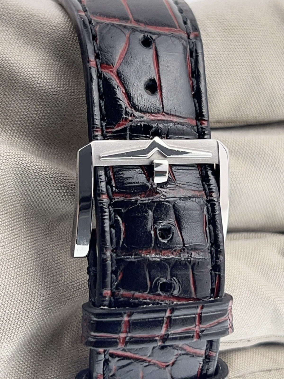 Vulcain Anniversary Heart Steel Silver & Black Dial 42mm Manual Watch 160128