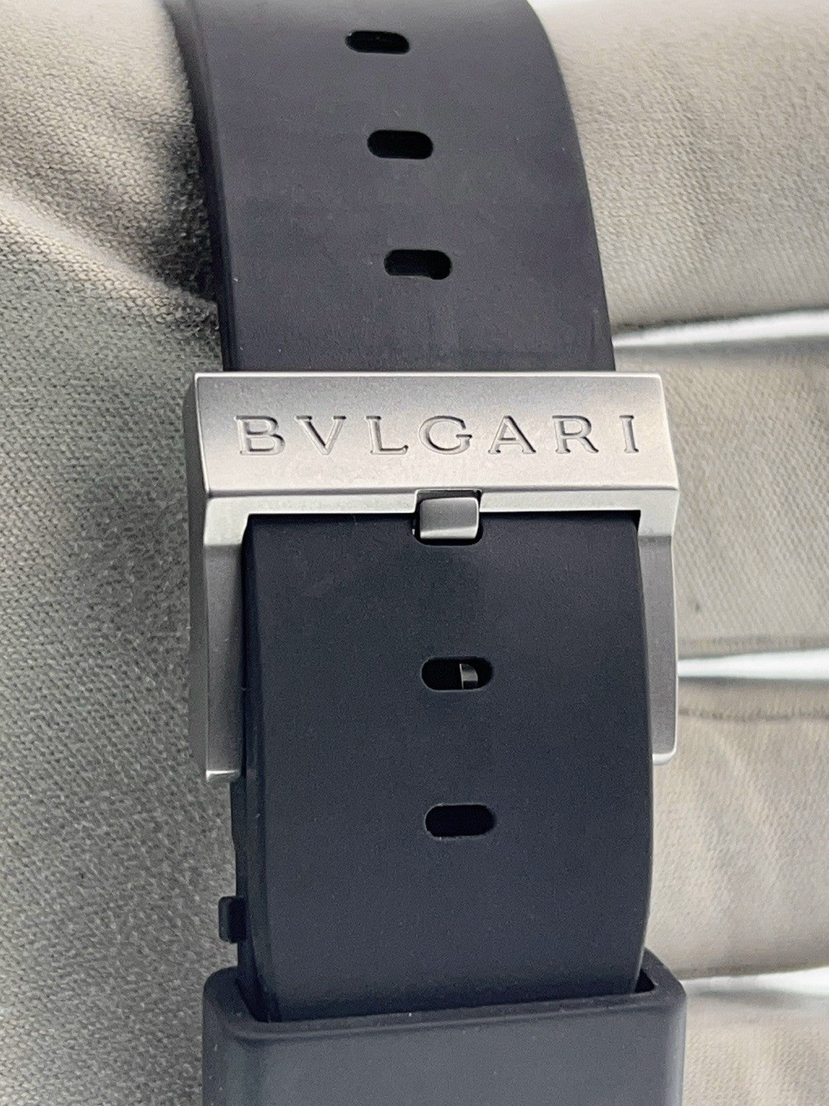 Bulgari Octo Titanium Grey Dial 41mm Automatic Movement Mens Watch BGO41T