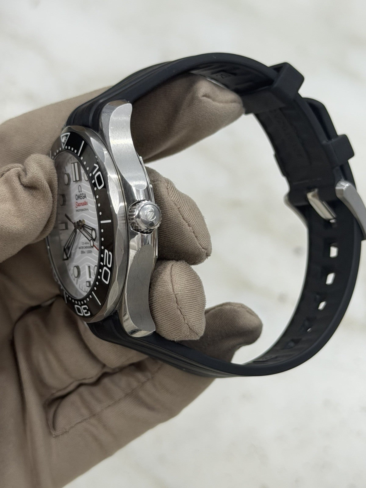 2020 Omega Seamaster Steel White Dial 42mm Automatic Watch 210.32.42.20.04.001