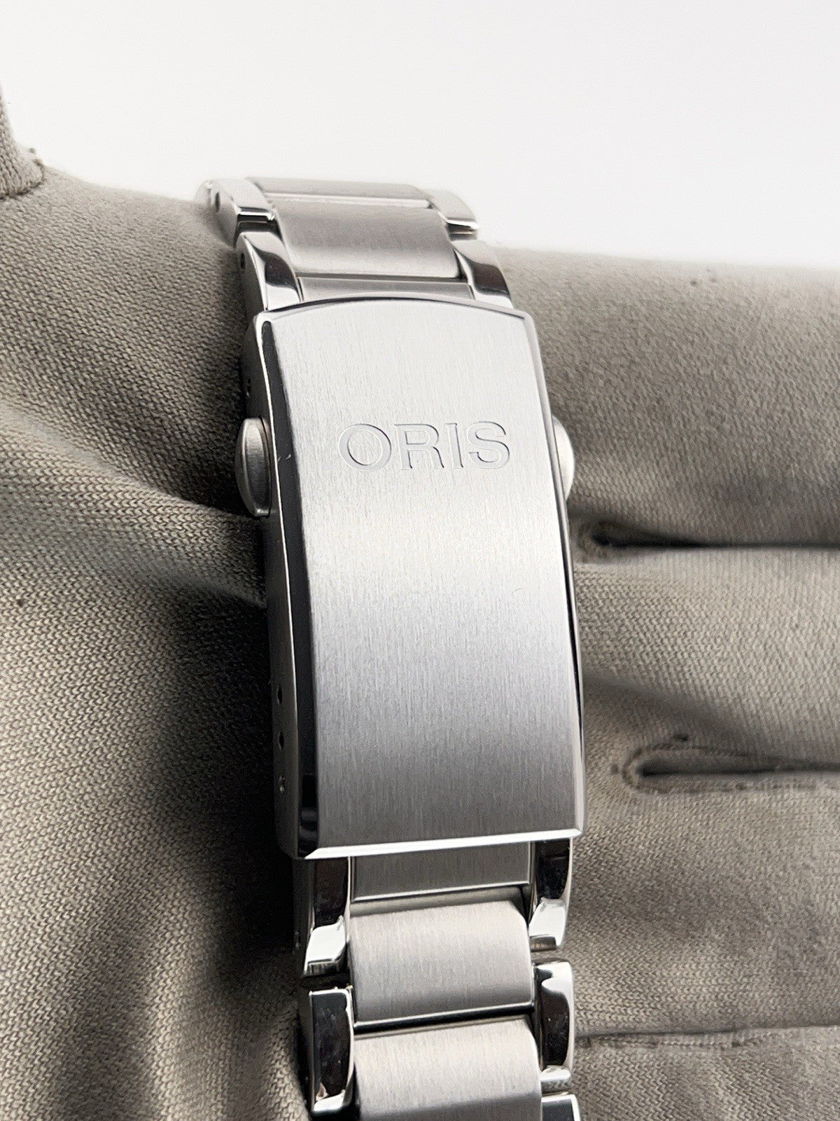 Oris Aquis Date Steel and Gold Blue Dial 41.5mm Automatic Men's Watch 7769