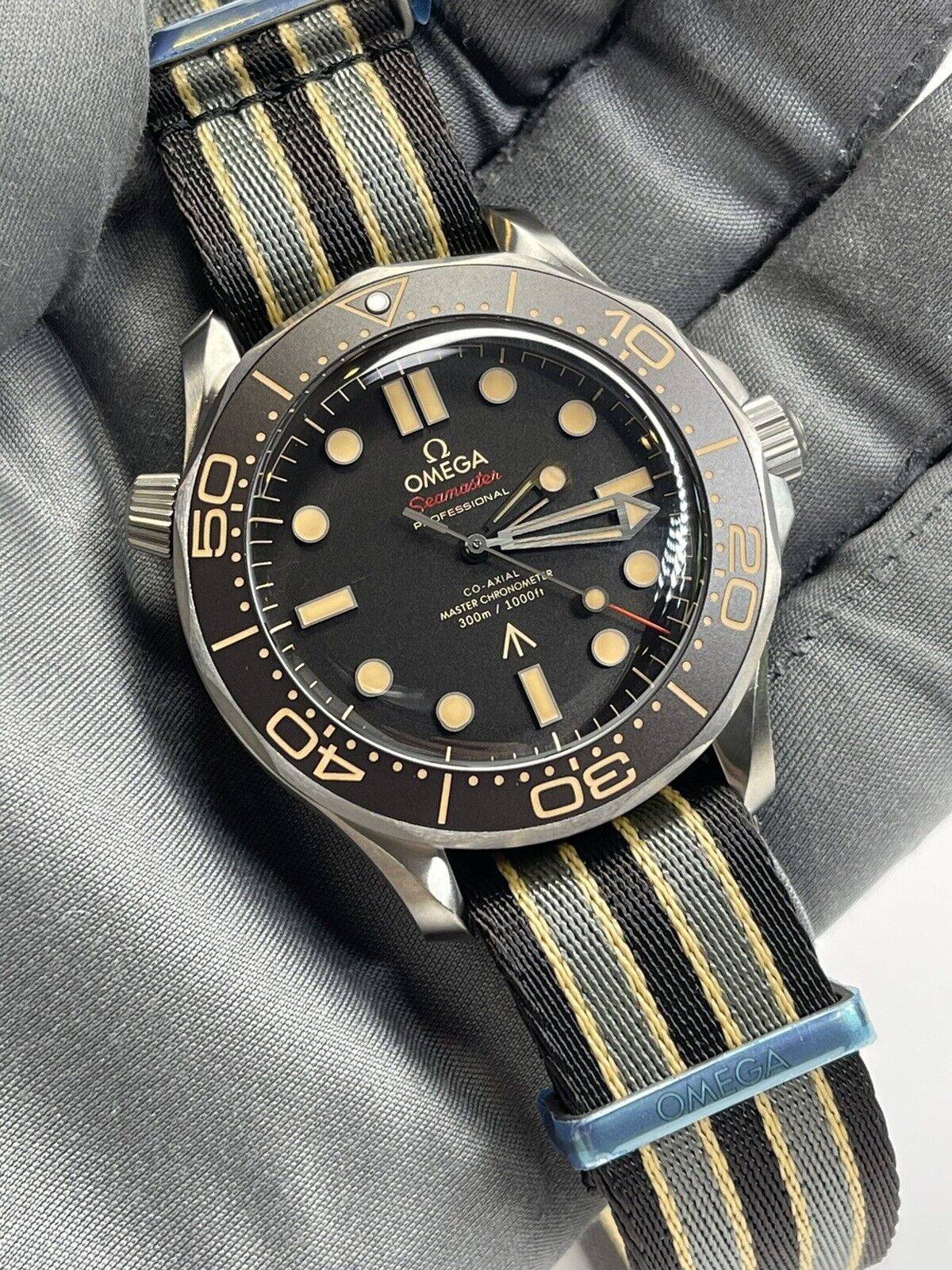 NEW Omega Seamaster 300m 007 No Time to Die James Bond Watch 210.92.42.20.01.001