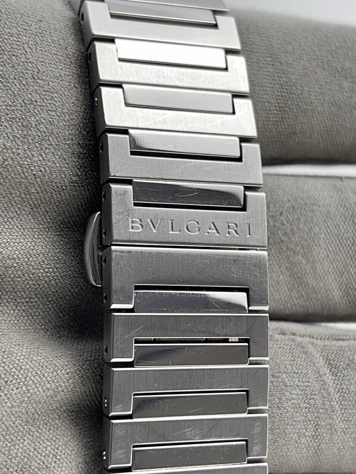 Bulgari Octo Stainless Steel Black 41mm Automatic Men’s Watch OC41S - Box/Papers