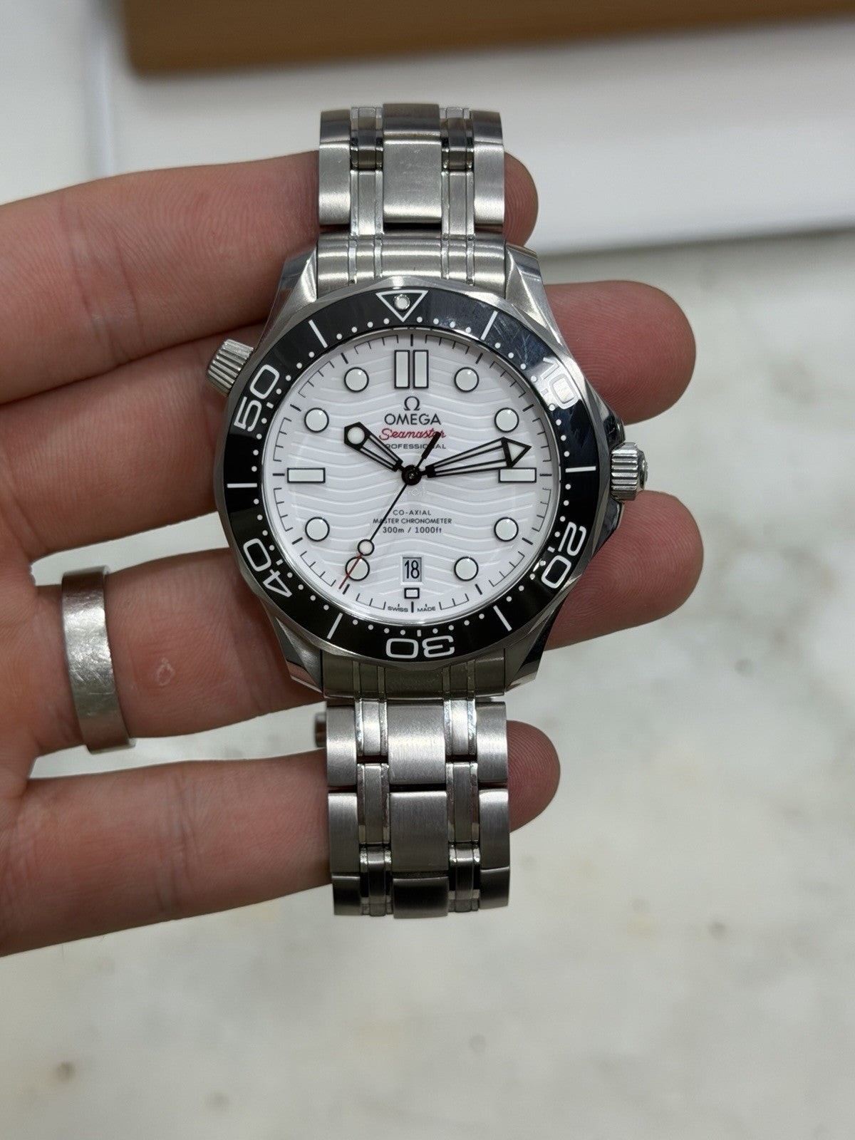 2022 Omega Seamaster Steel White Dial 42mm Auto Men's Watch 210.30.42.20.04.001