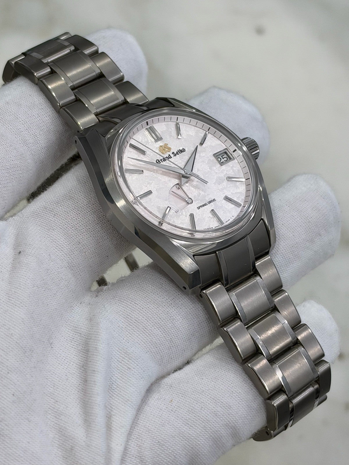 2021 Grand Seiko Heritage “Shunbun” Pink Dial Titanium 40mm Watch SBGA413