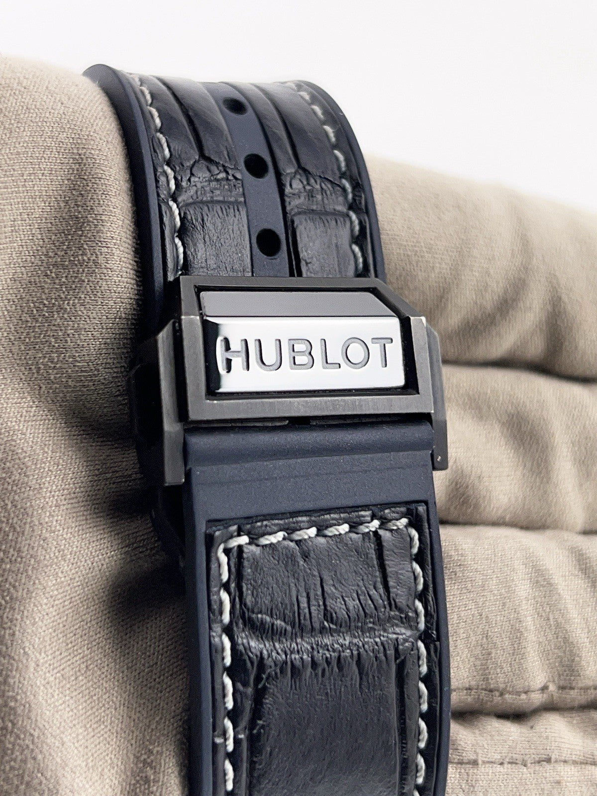 Hublot Big Bang Unico Ceramic Blue Dial 45mm Automatic Mens 413.CX.7123.LR.UCL16