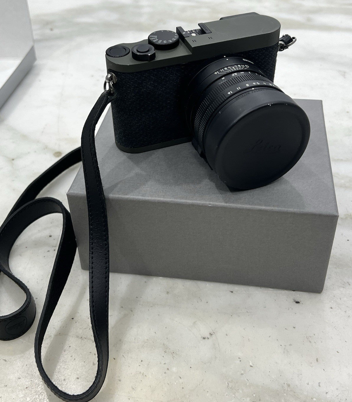Leica Q2 "Reporter" 47.3MP Compact Dark Green Digital Camera