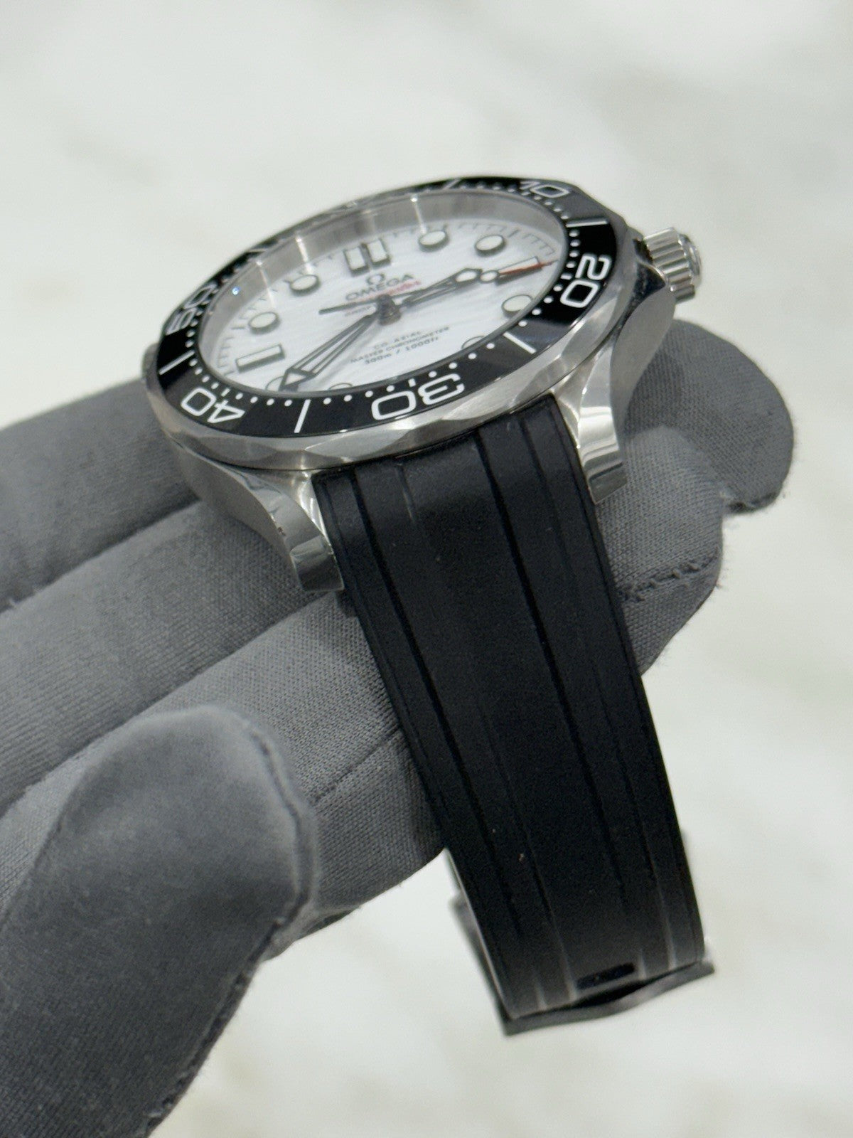 Omega Seamaster Diver Steel White Dial 42mm Watch 210.32.42.20.04.001