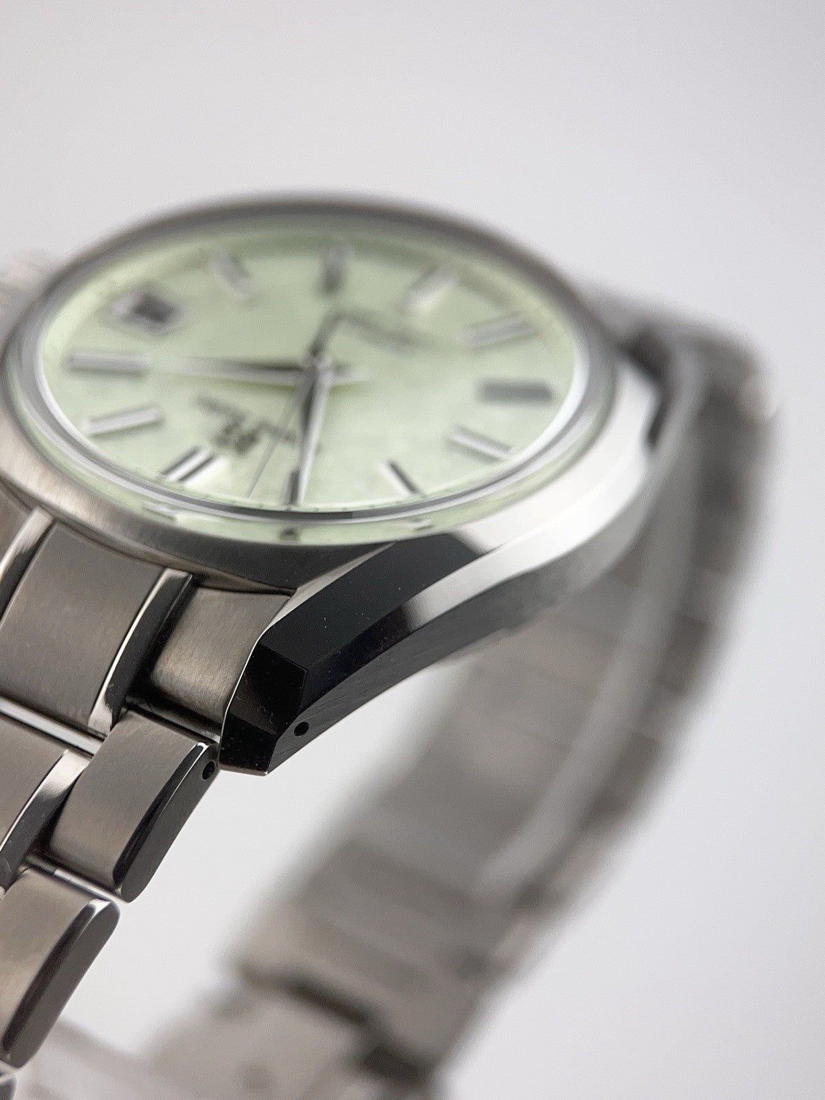 NEW 2025 Grand Seiko Heritage Titanium Green Dial 38mm Automatic WatchSBGH343G
