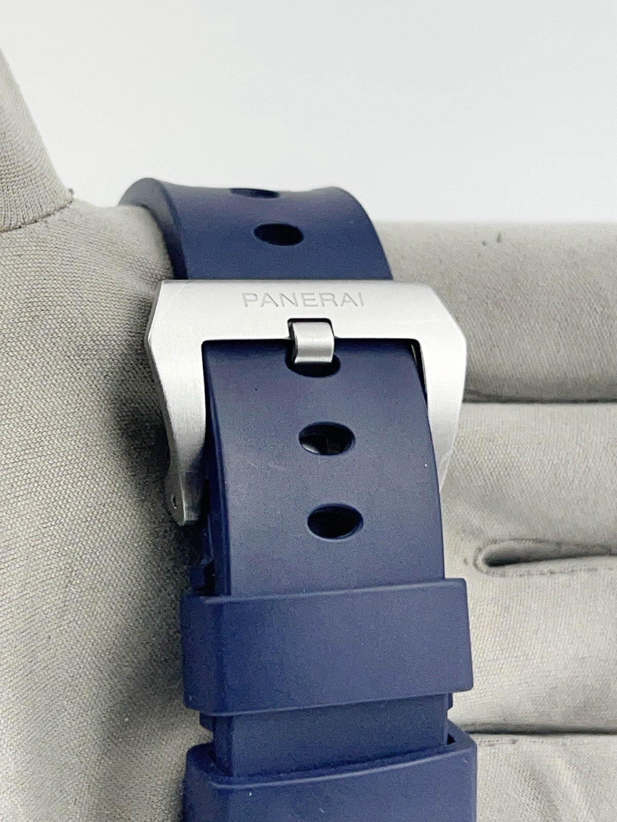 Panerai Luminor Stainless Steel Blue Dial 44mm Automatic Mens Watch PAM01033