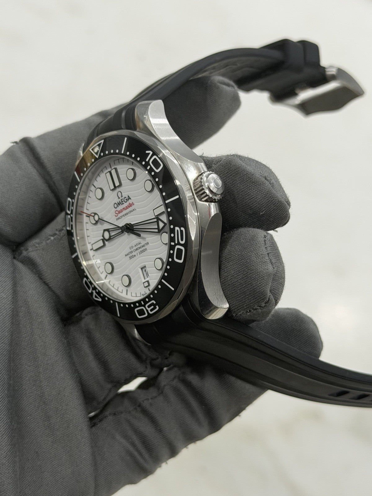 2020 Omega Seamaster Steel White Dial 42mm Auto Men's Watch 210.32.42.20.04.001