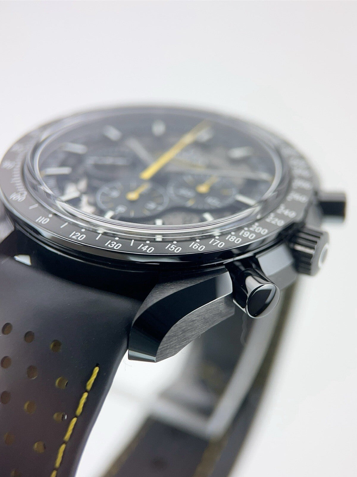 Omega Speedmaster Apollo 8 Dark Side of The Moon 310.92.44.50.01.001 Rocket Hand