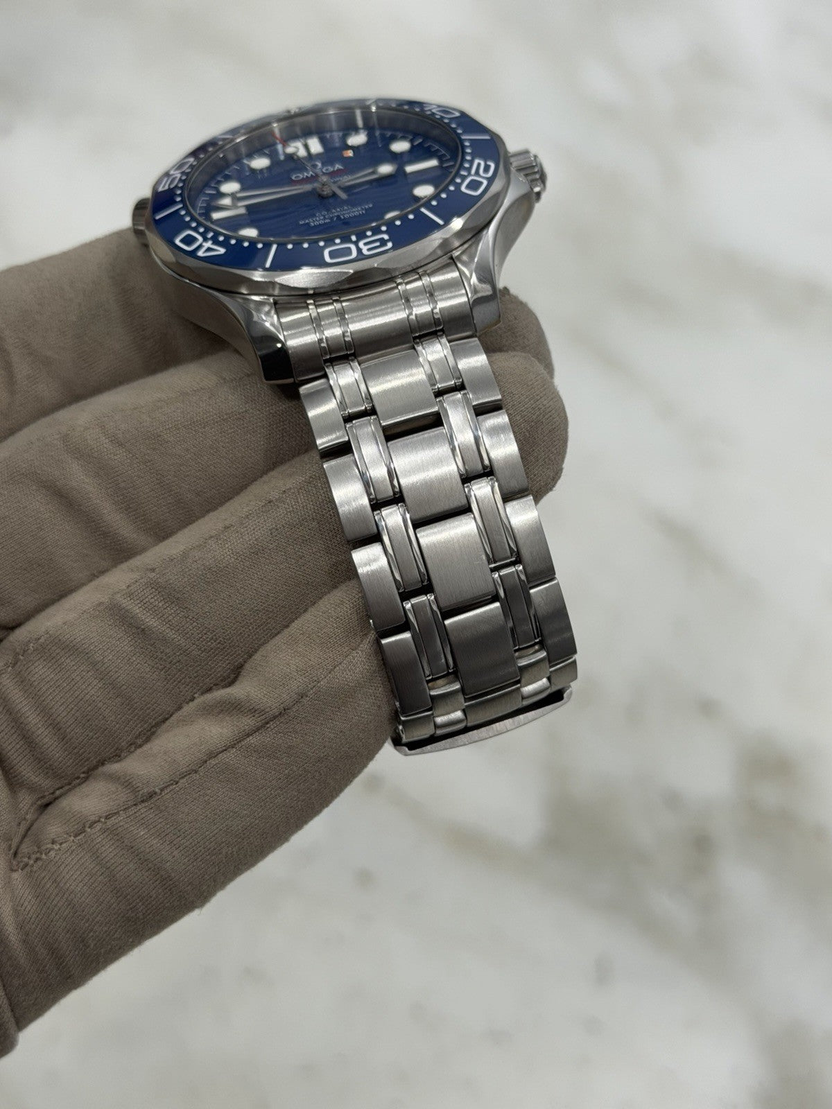 2026 SERVICE Omega Seamaster Date 300m Diver Blue Watch 210.30.42.20.03.001