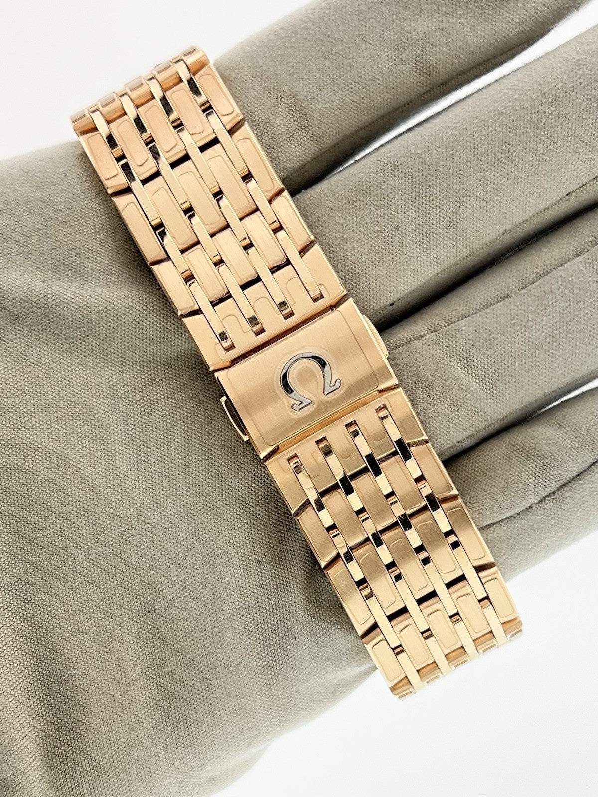 Omega DeVille 18k Rose Gold 41mm Silver Dial 41mm Automatic 431.60.41.22.02.001