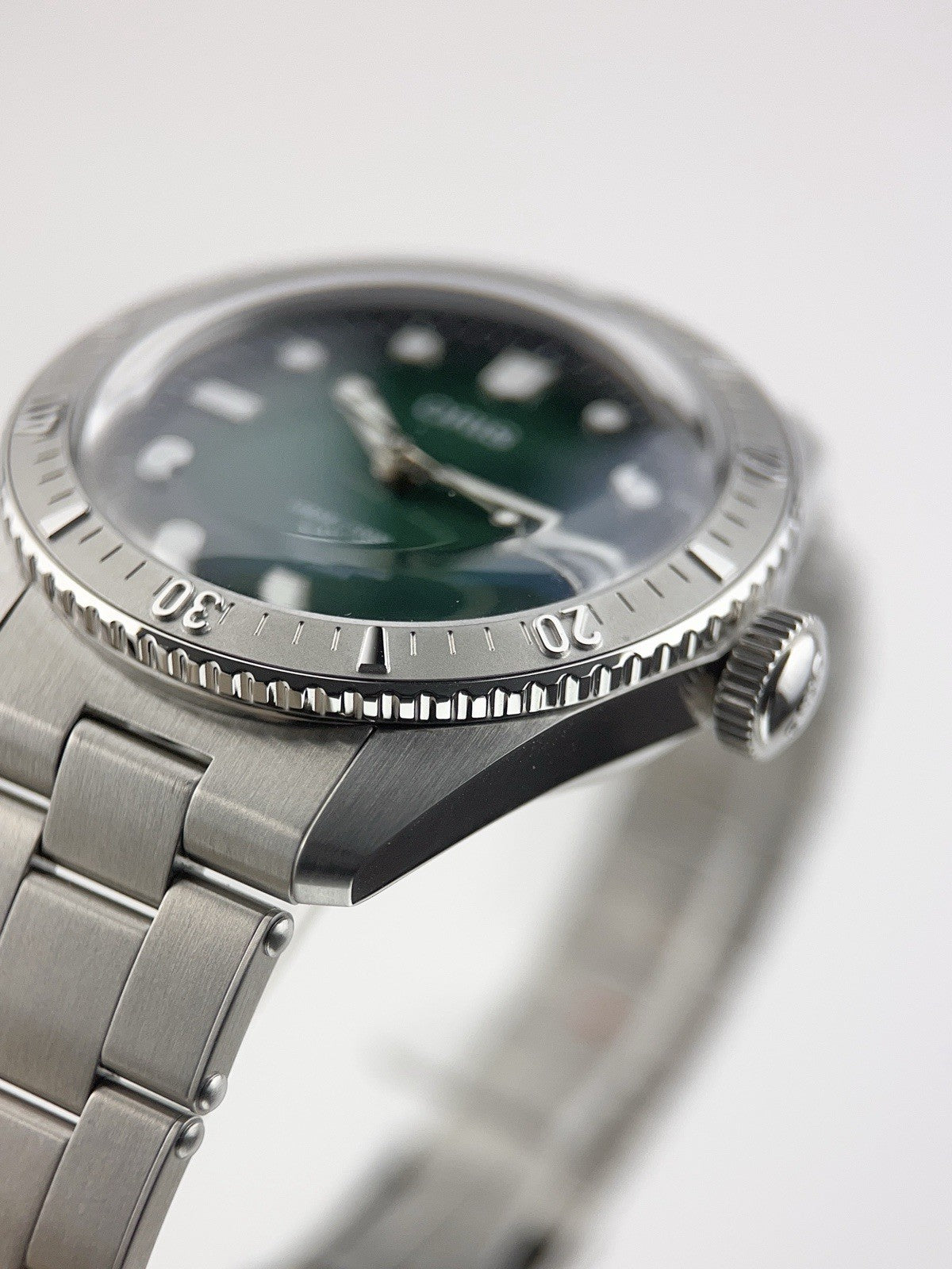 Oris Divers Sixty Five Stainless Steel Green Dial 38mm Automatic Mens Watch 7774