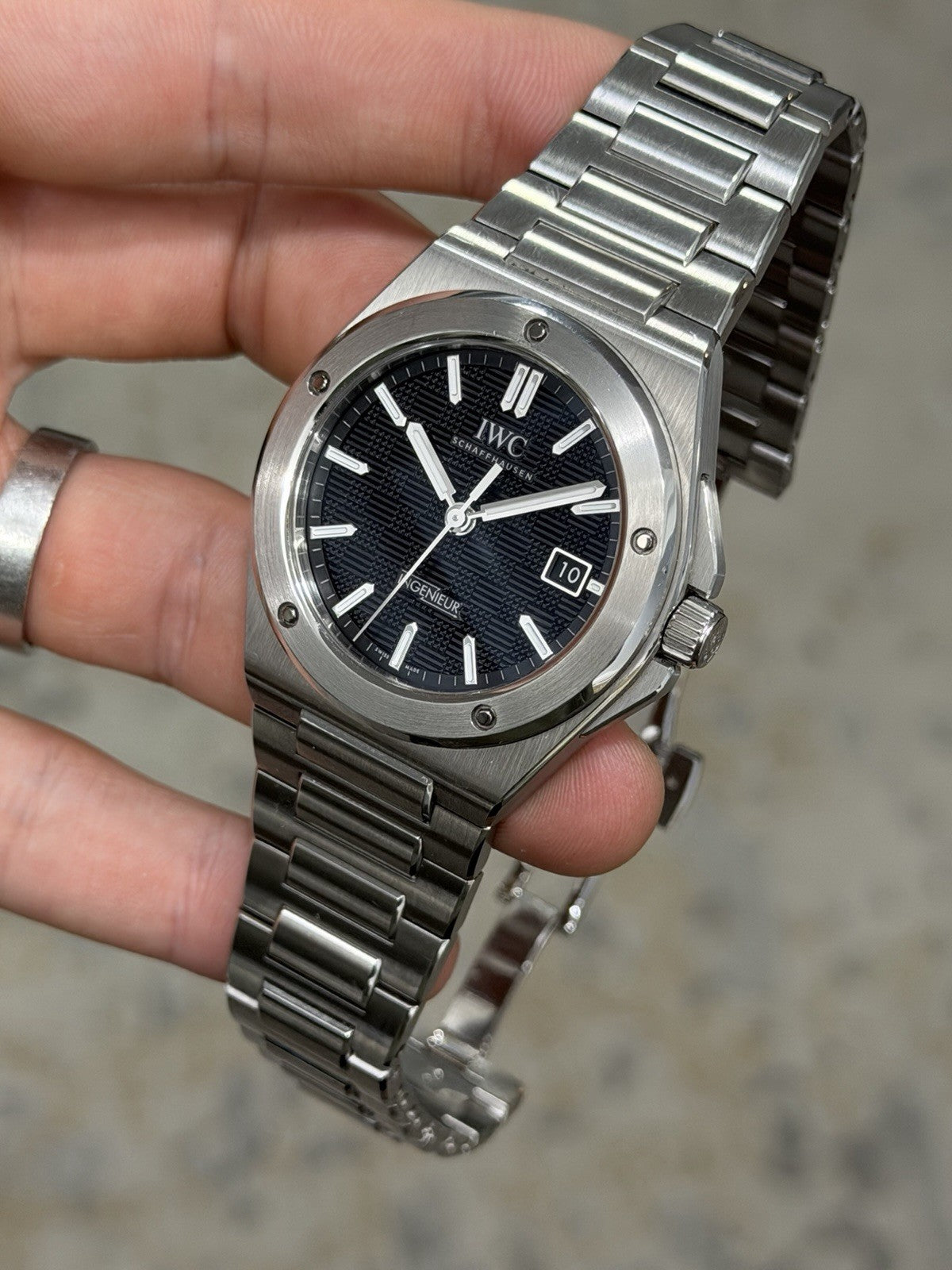2025 IWC Ingenieur Black Dial Steel Automatic 40mm Men's Watch IW328901