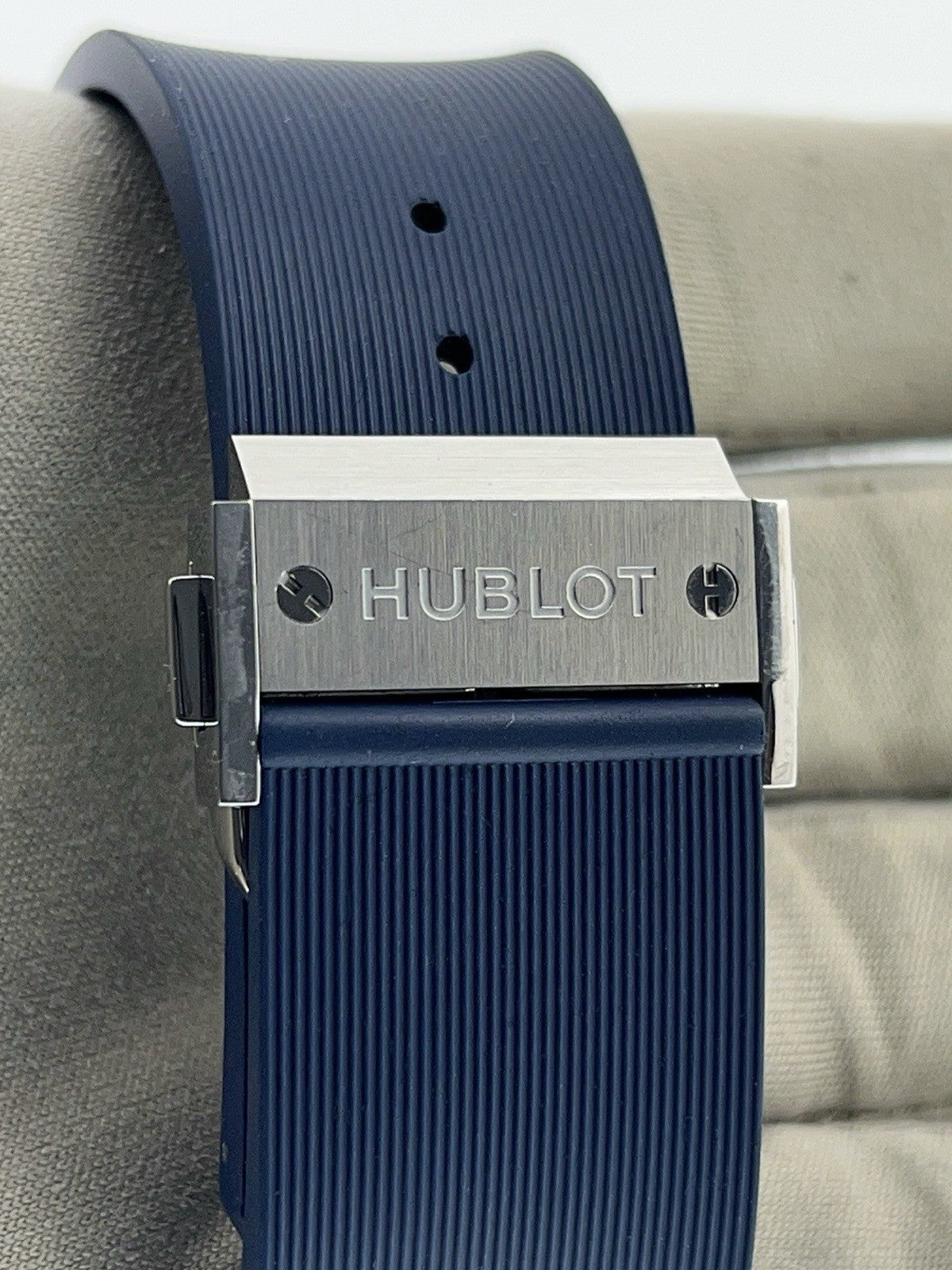 Hublot Classic Fusion Titanium Blue Dial 45mm Automatic Mens 511.NX.7170.RX