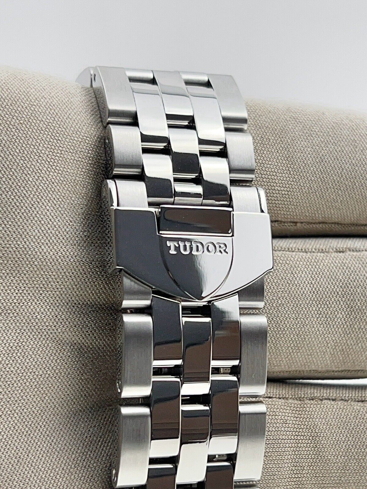 Tudor Glamour Date Day Stainless Steel White 39mm Automatic Men’s Watch 56000