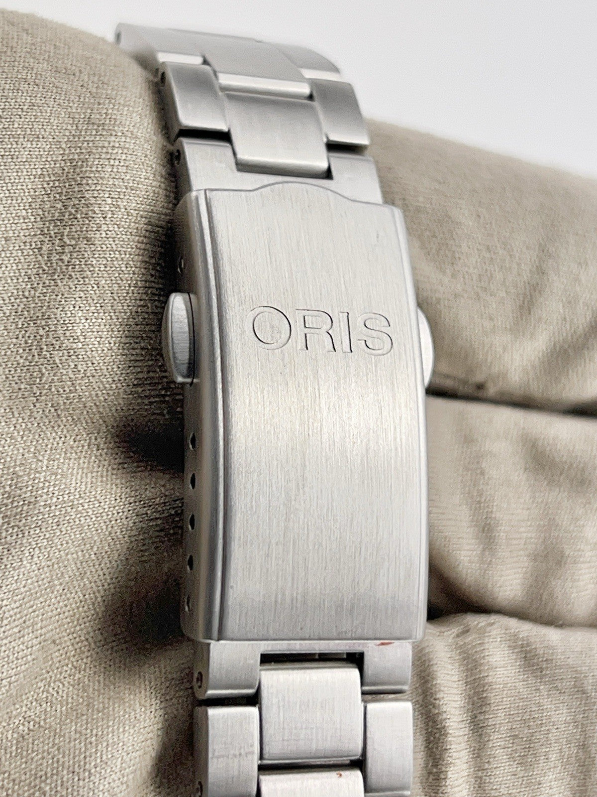 Oris Divers Sixty Five Stainless Steel Green Dial 38mm Automatic Mens Watch 7774