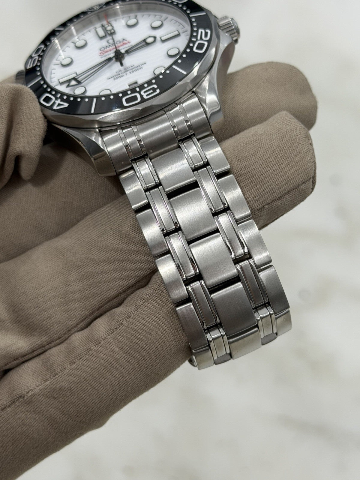 2024 Omega Seamaster Steel White Dial 42mm Automatic Watch 210.30.42.20.04.001