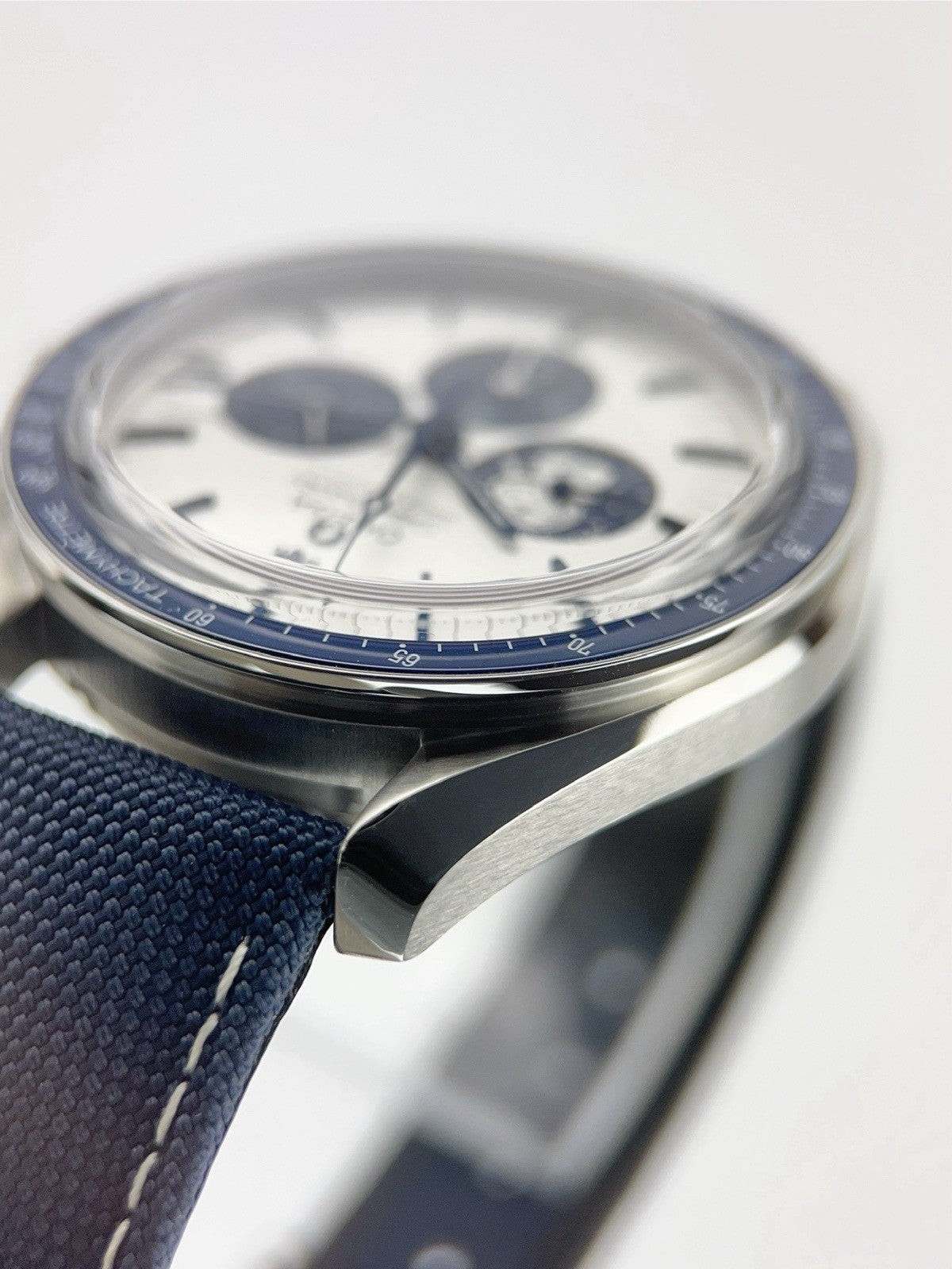 Omega Speedmaster Snoopy White Dial 42mm Manual Wind Mens 310.32.42.50.02.00