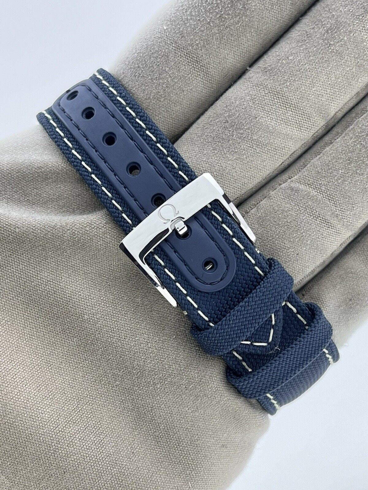 NEW 2025 Omega Speedmaster Snoopy Edition Steel Blue 42mm Manual Men's Watch