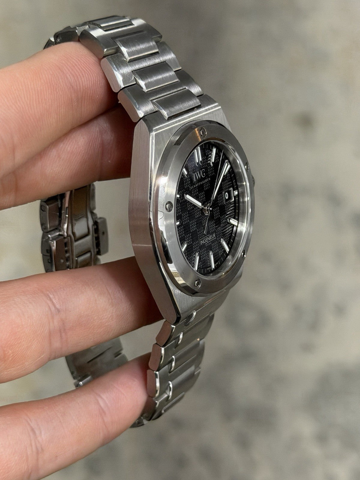 2025 IWC Ingenieur Black Dial Steel Automatic 40mm Men's Watch IW328901