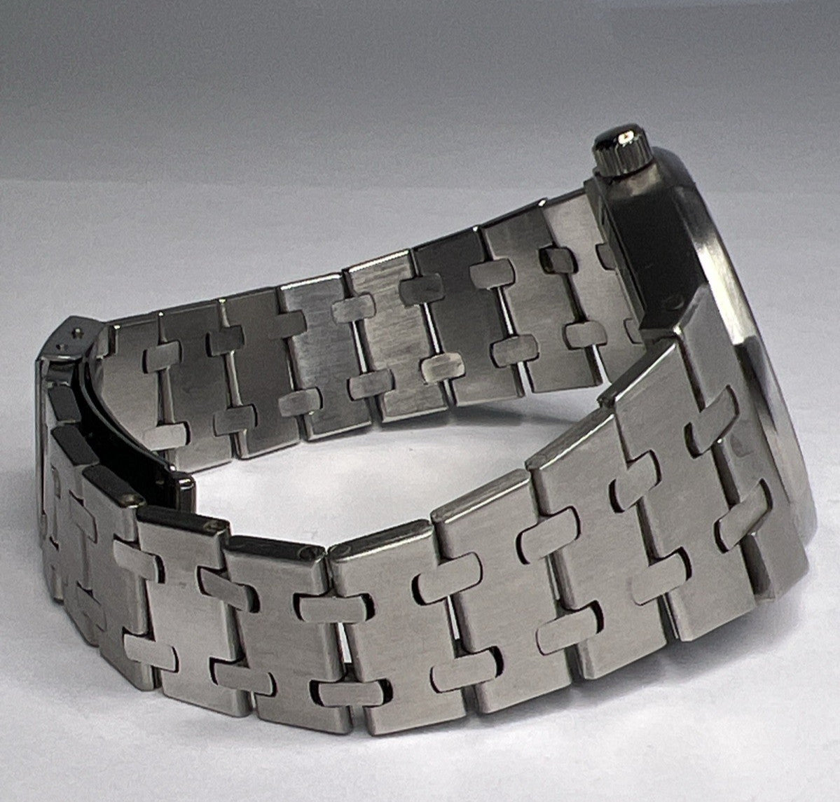 1970's Vintage Stainless Steel Bulova "Royal Oak" 4420101 Automatic Date Watch