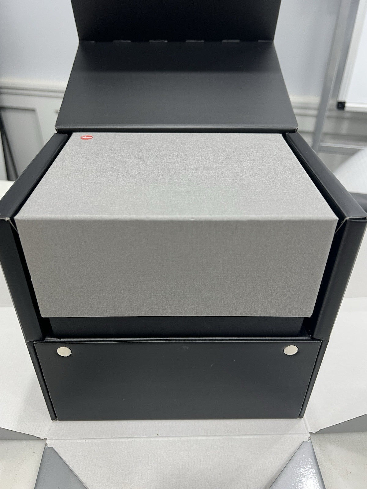 Leica Q2 "Reporter" 47.3MP Compact Dark Green Digital Camera