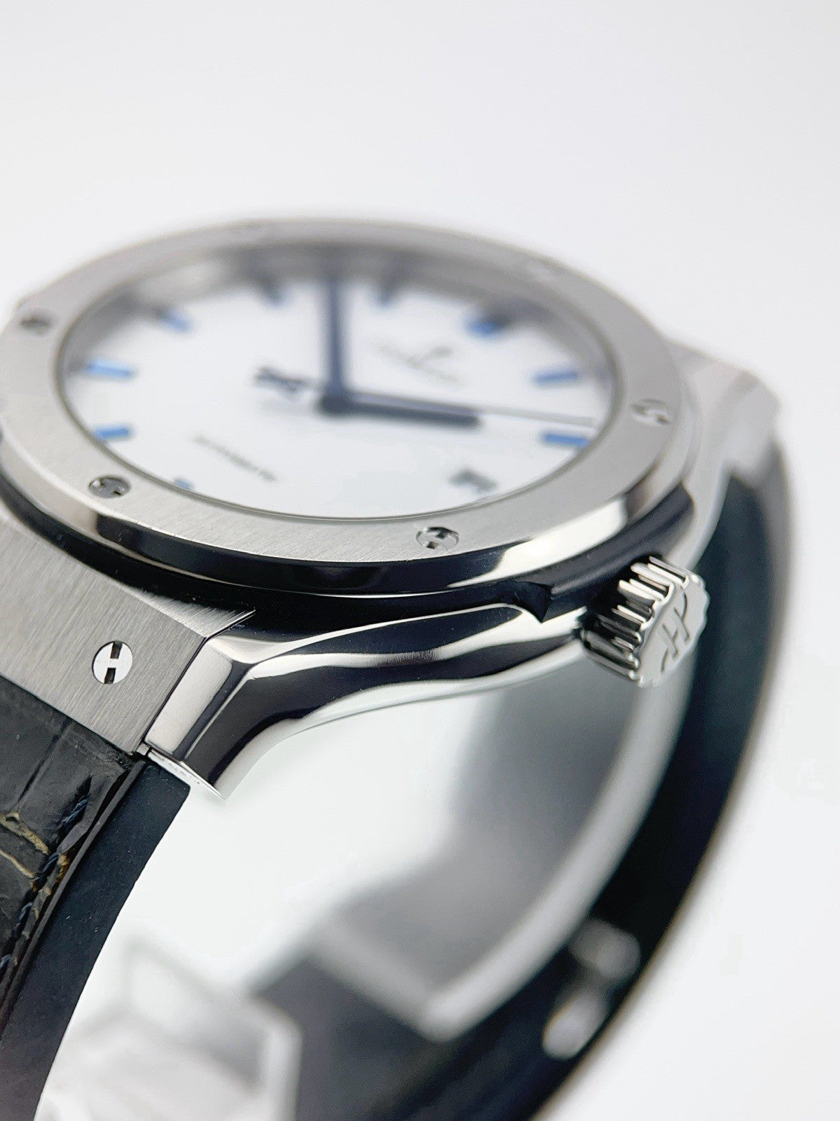 Hublot Classic Fusion Titanium White Dial 42mm Men's Watch 542.NX.2210.LR.JPN17