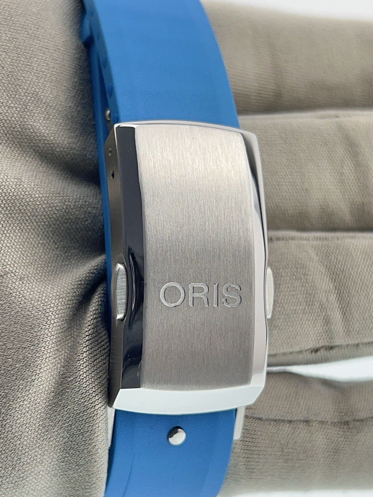 Oris Aquis Date Calibre 400 Stainless Steel Automatic 43mm Men's Watch 7790