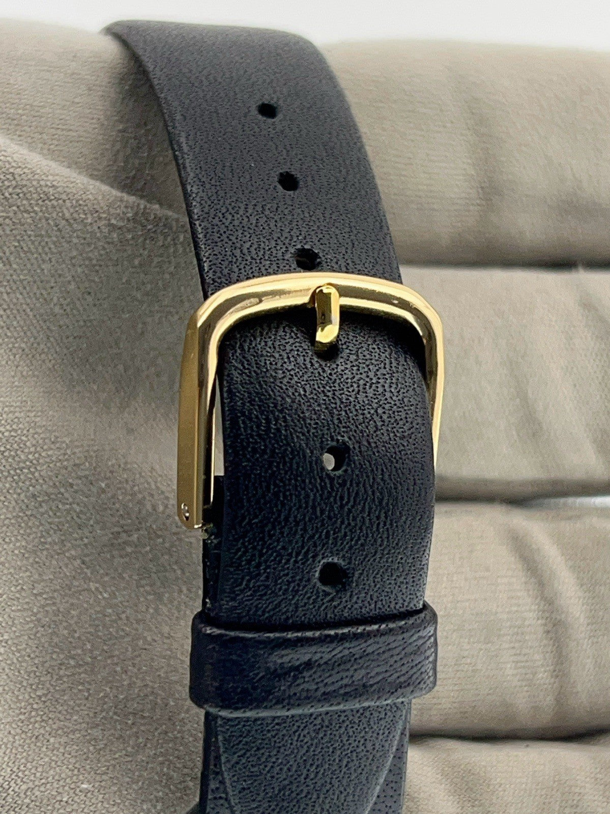 Patek Philippe Calatrava 18k Yellow Gold Black Dial 33mm Manual Wind Watch 2557