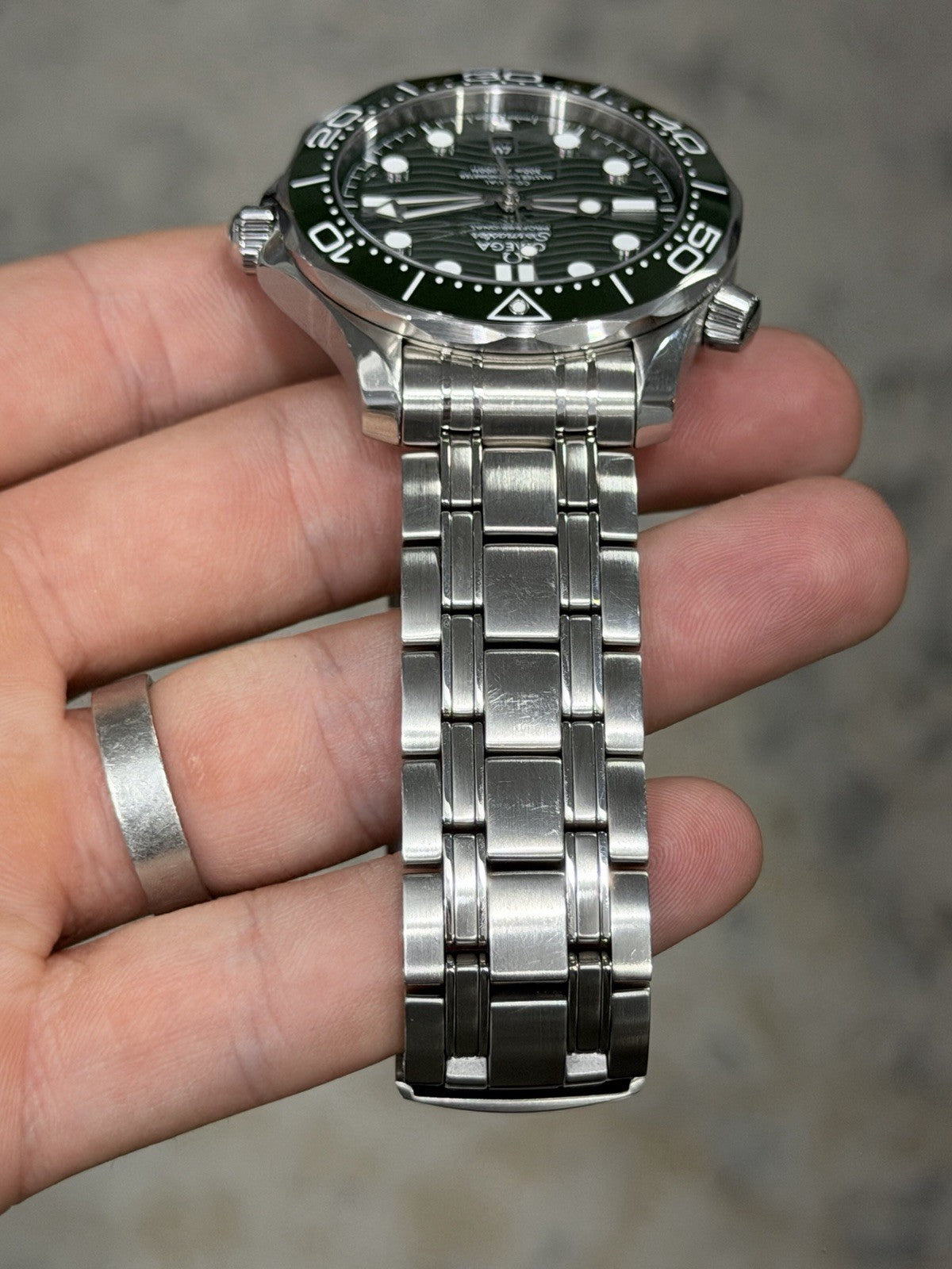 2025 Omega Seamaster Green Dial Steel 42mm Automatic Mens 210.30.42.20.10.001