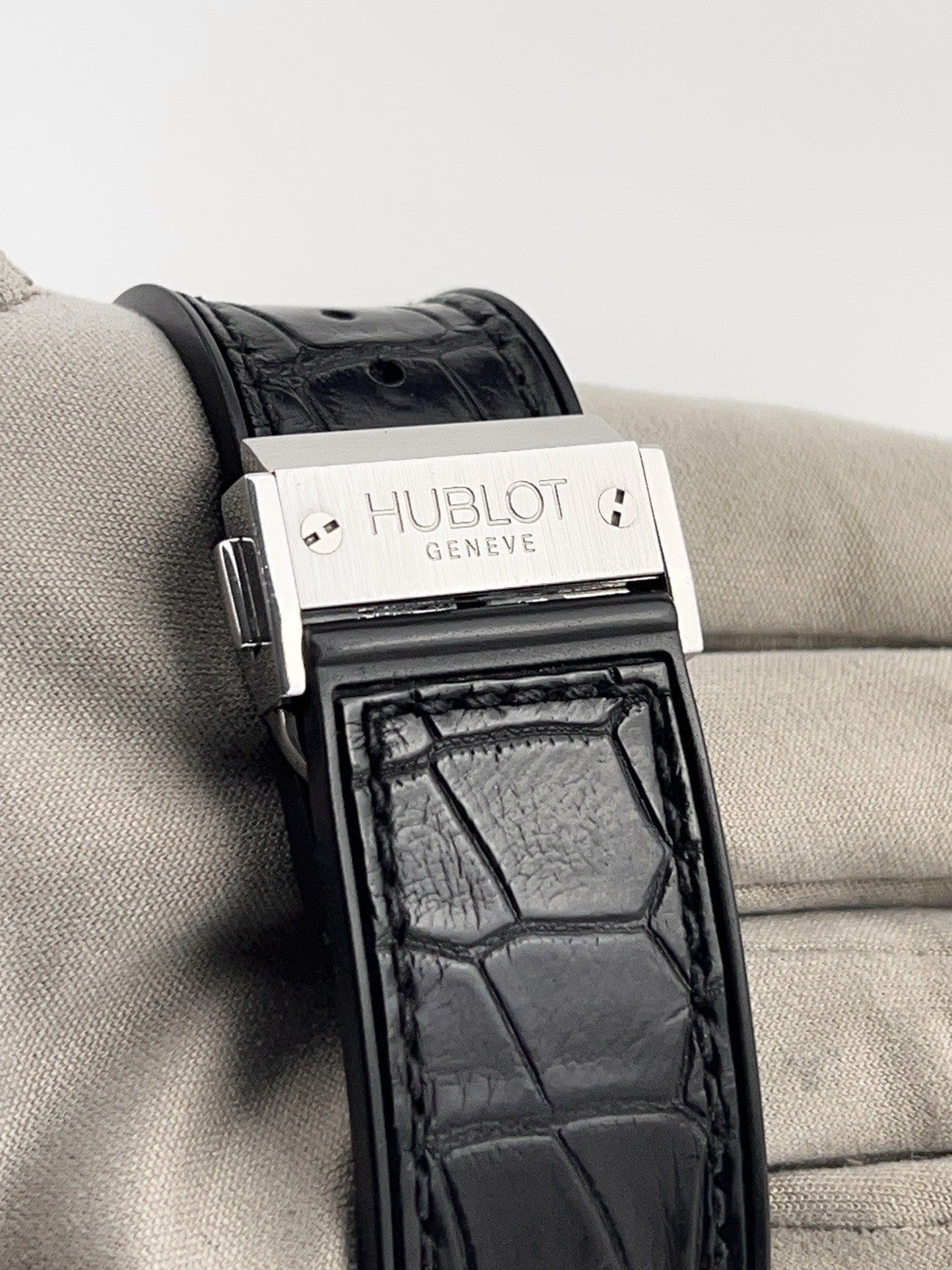 Hublot Classic Fusion Steel Black Dial 45mm Automatic Men’s Watch 511.ZX.1170.RX