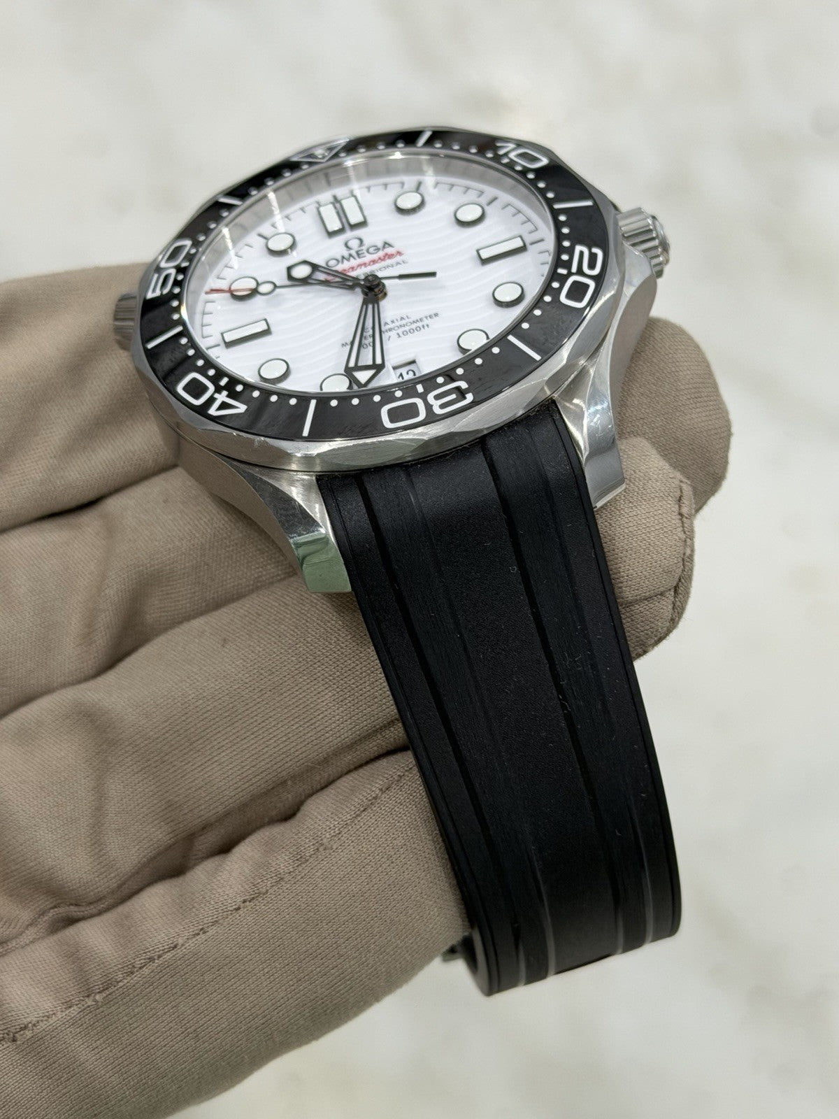 2022 Omega Seamaster Steel White Dial 42mm Automatic Watch 210.32.42.20.04.001