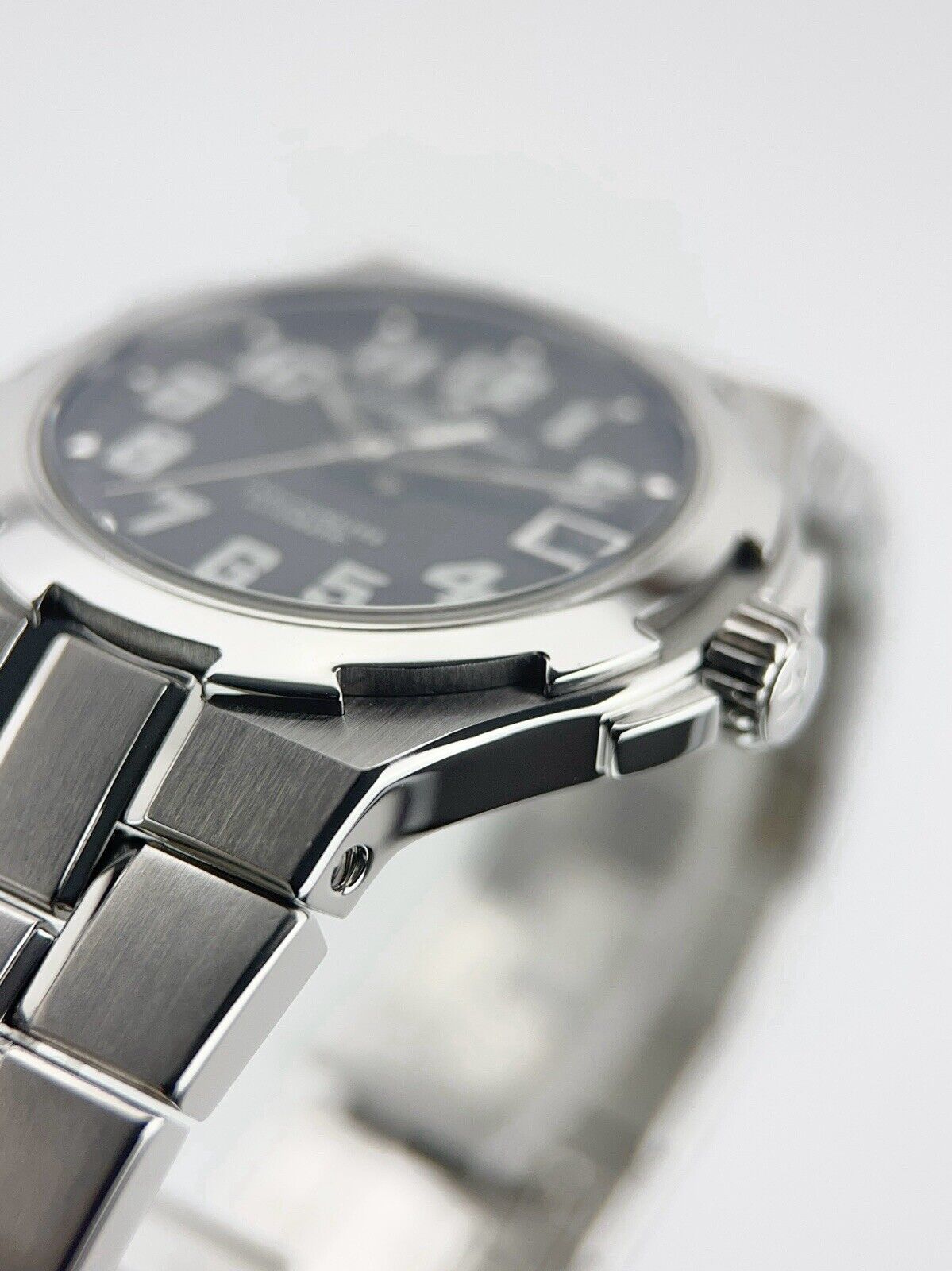 Vacheron Constantin Overseas Steel Black Dial 37mm Automatic Men’s Watch 42040