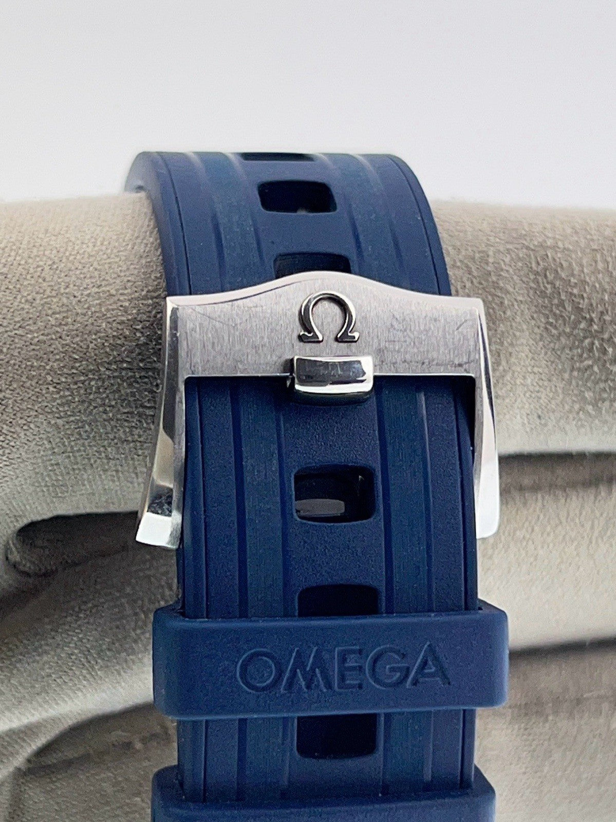 Omega Seamster Stainless Steel Grey Dial 42mm Automatic Mens 210.32.42.20.06.001