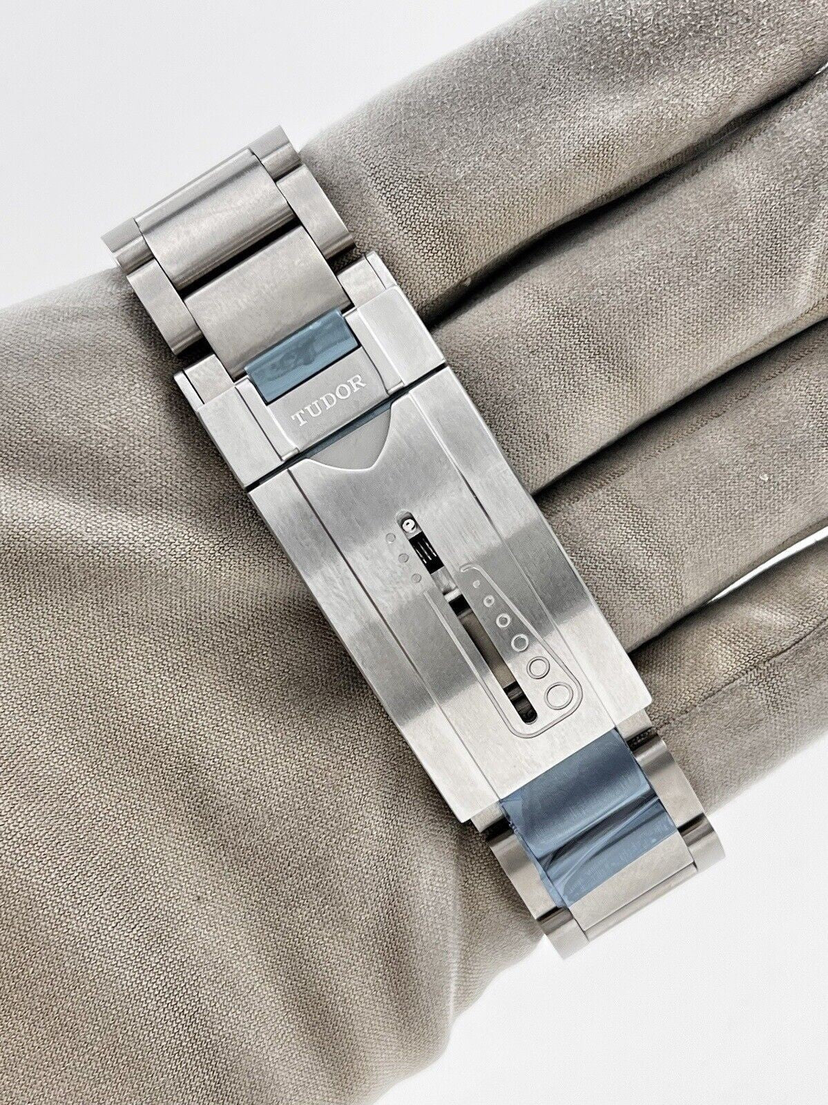 NEW 2023 TUDOR Pelagos LHD Men's Automatic Titanium Watch 25610TNL - Box/Paper