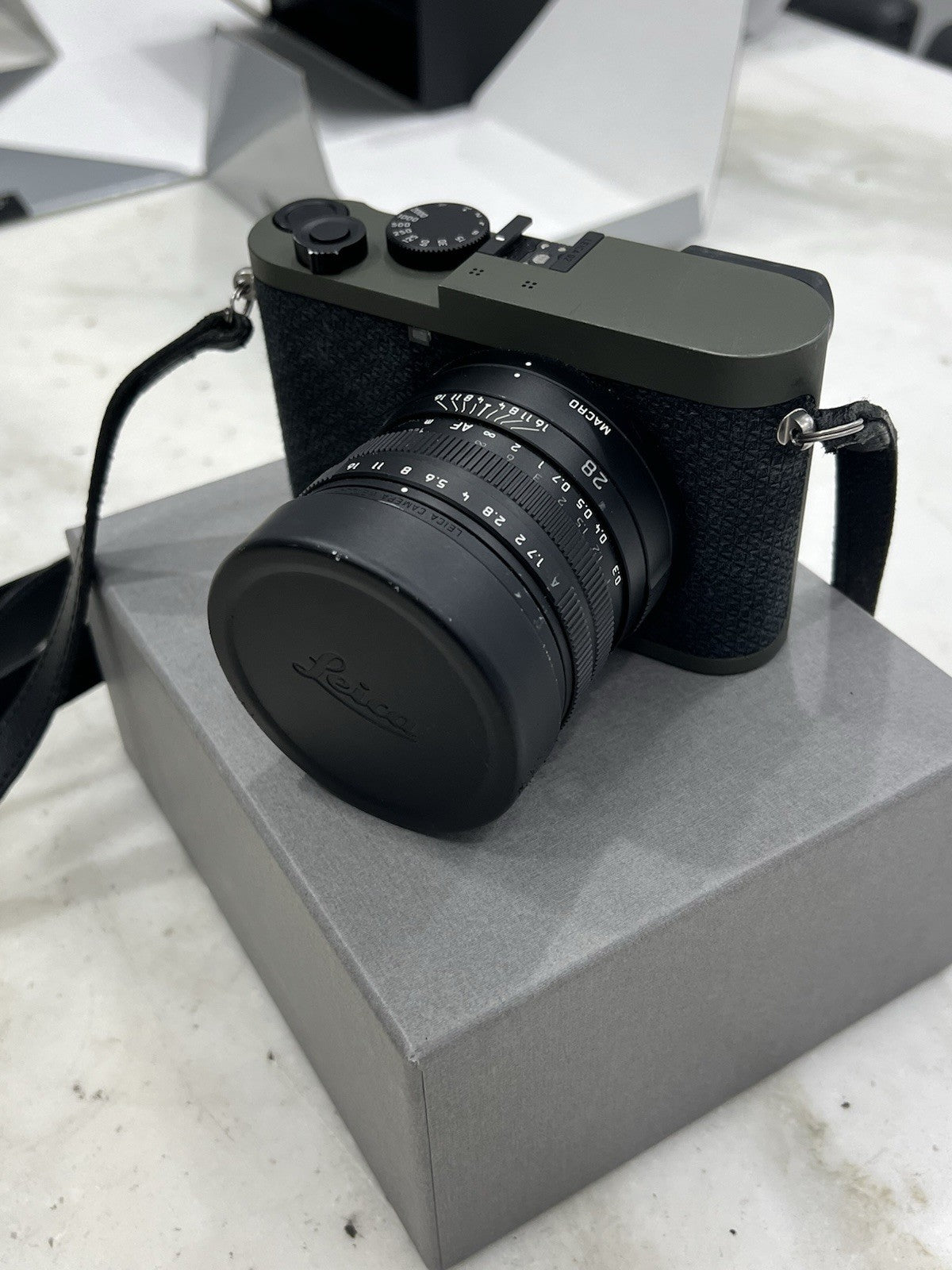 Leica Q2 "Reporter" 47.3MP Compact Dark Green Digital Camera