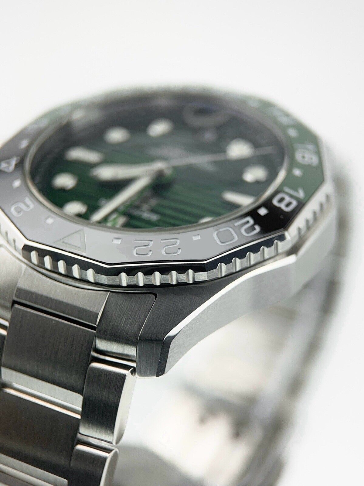 Tag Heuer Aquaracer Stainless Steel Green Dial 42mm Automatic Mens Watch WBP5115