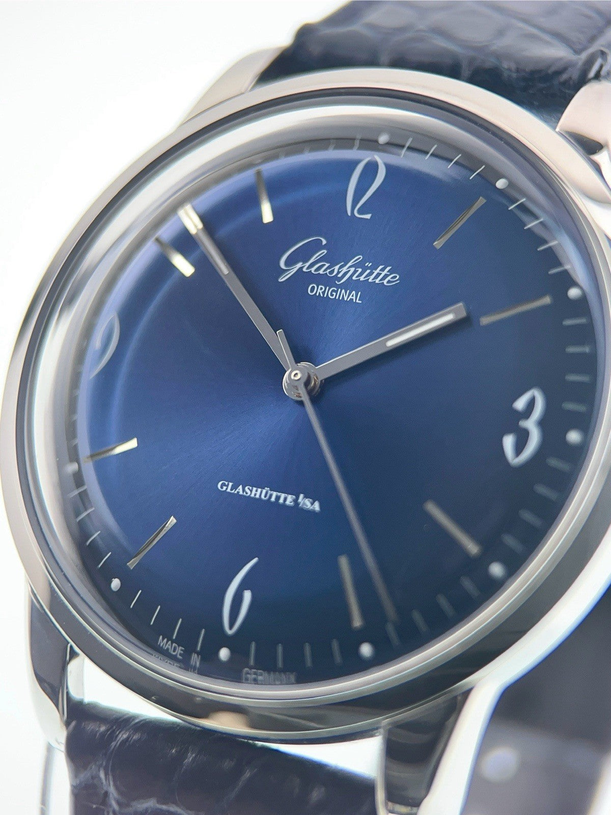 Glashutte Original Sixties Steel Blue Dial 39mm Automatic Mens 1-39-52-06-02-04